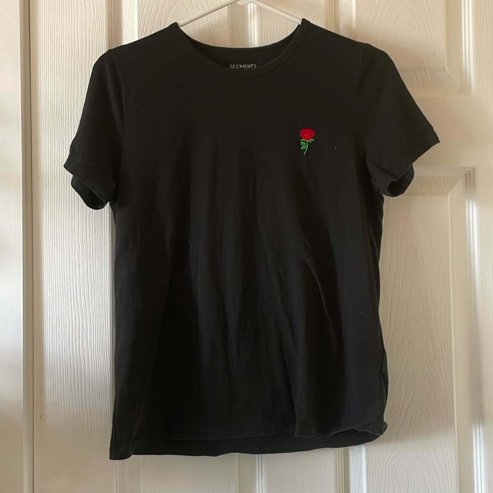 Segments black tee with red rose appliqué goth punk minimalist